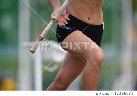 棒高跳びのポール 12386675