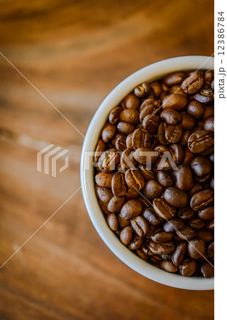 Coffee beans in cup on grunge wooden background 12386784