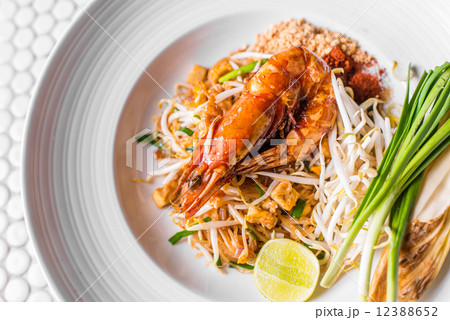 Phad Thai with big shrimp, Thai food. 12388652