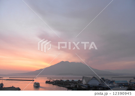 夜明けの桜島 夜明けの桜島 12390945