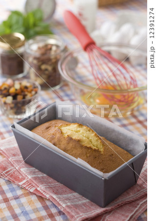 パウンドケーキ 焼き上がり 12391274