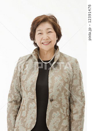 笑顔の60代女性の写真素材 12391476 Pixta