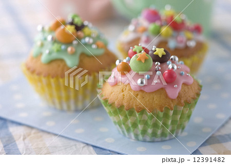 デコカップケーキ 12391482