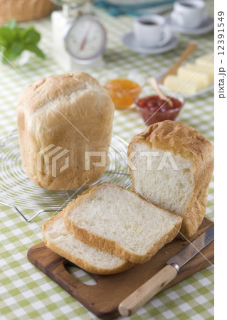 スライスした食パン 12391549