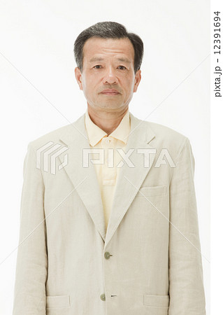 50代男性ポートレート 12391694