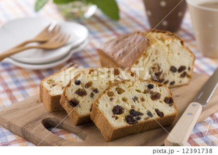 カットしたパウンドケーキ 12391738