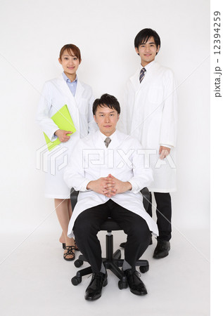 3人の研究者 3人の研究者 12394259