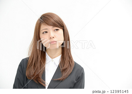 物憂げなビジネスウーマン　　モデル：高橋由美子 12395145