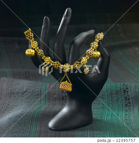 bracelet golden jewelry 12395757
