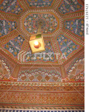 モロッコ　バヒア宮殿の美しいモザイク 12397423