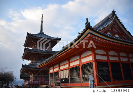 清水寺　経堂と三重の塔 12398941