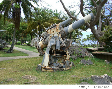 サイパン島に残されていた高射砲 激戦の傷跡を今に伝えている の写真素材