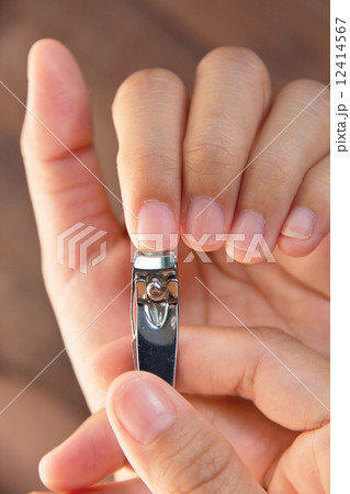 Cutting your fingernails Cutting your fingernails 12414567