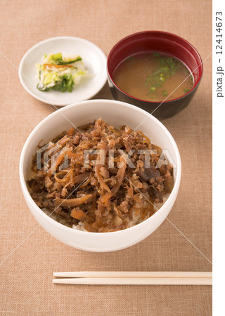 牛肉とごぼうの煮物、牛丼風 牛肉とごぼうの煮物、牛丼風 12414673