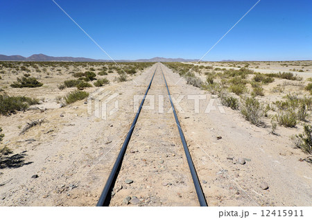 ボリビア　ウユニ　線路 12415911