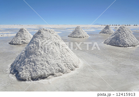 ウユニ　塩の山 12415913