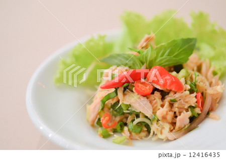 tuna salad 12416435