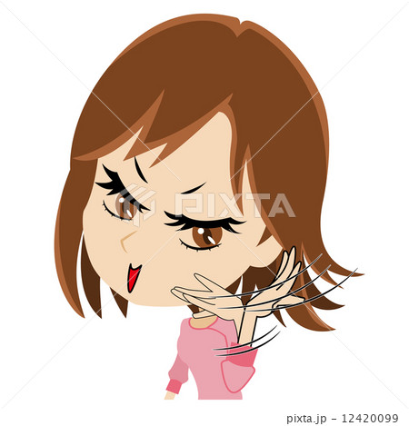 髪をなびかせる若い女性 12420099