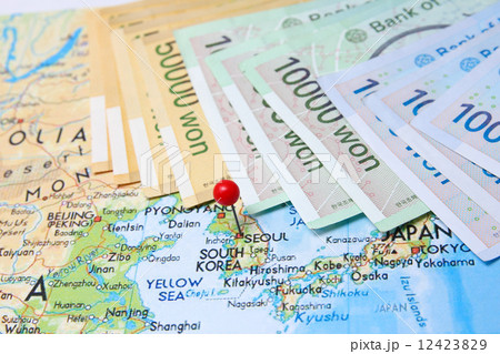 Korean bank  notes with pin on Seoul 12423829