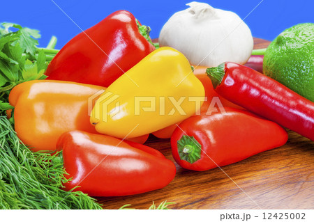 Peppers, garlic and lemon and herbs on the table  12425002