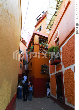 メキシコ　グアナファト　口づけの小道 12428827