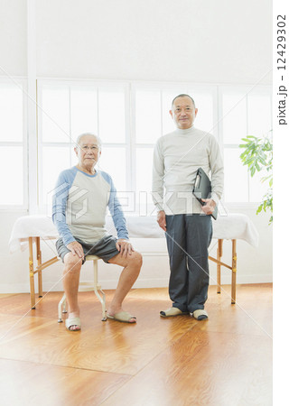 シニア親子・老老介護・整体 シニア親子・老老介護・整体 12429302