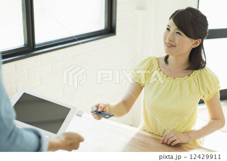 浴衣・カフェ店員 12429911