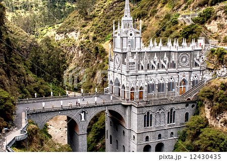 崖の上に建つラスラハス教会 コロンビア 崖の上に建つラスラハス教会 コロンビア 12430435