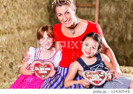 Bavarian family sitting on hayloft with gingerbread 12430549