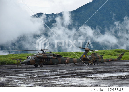 ブラックホーク & コブラ ( ヘリコプター ) 2014年 富士総合火力演習 ブラックホーク & コブラ ( ヘリコプター ) 2014年 富士総合火力演習 12433884