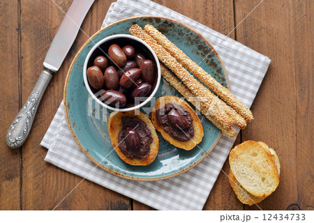 Bread with olive pate 12434733