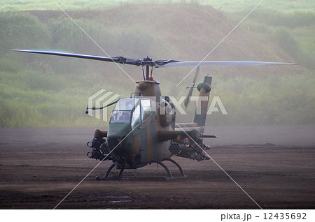 コブラ　AH-1S　（ 対戦車ヘリコプター ）　着陸　2014年 富士総合火力演習 12435692