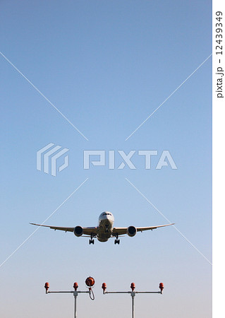 飛行機 飛行機 12439349