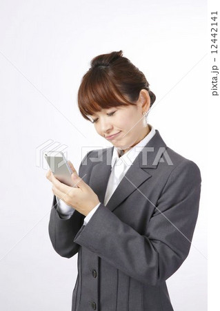 スマートフォン　女性 12442141