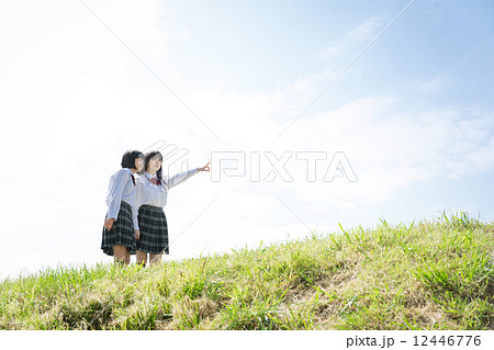 屋外の学生 屋外の学生 12446776
