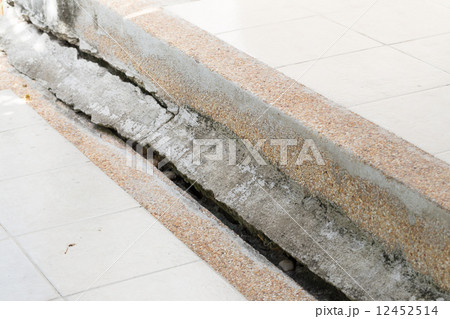 collapsed cracking badly cracked 12452514