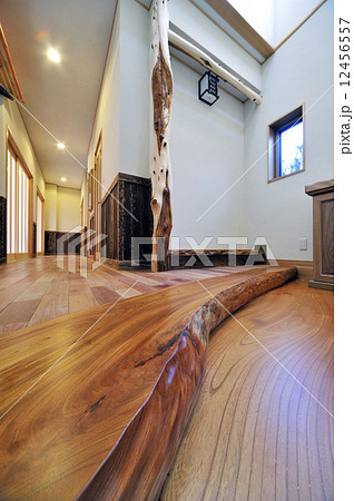 玄関 玄関ホール木造和風の写真素材
