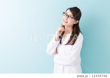 白衣の女性 白衣の女性 12456740