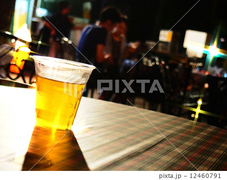 屋台のビール 12460791