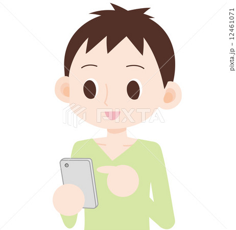 スマートフォンの画面を操作する男性 12461071