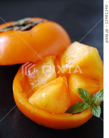 柿のフルーツカップ 背景黒 柿のフルーツカップ 背景黒 12461140