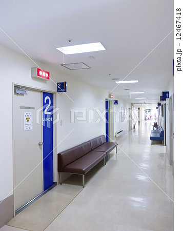 病院の廊下 Mri使用中 の写真素材