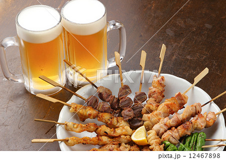 ビールと焼鳥 12467898