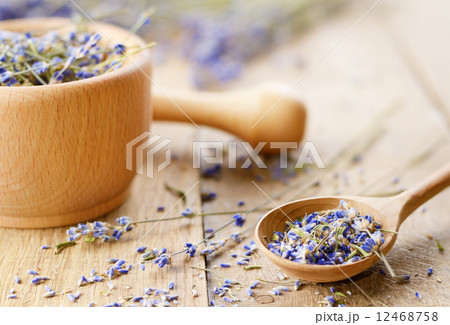 Pestle and mortar with lavender 12468758