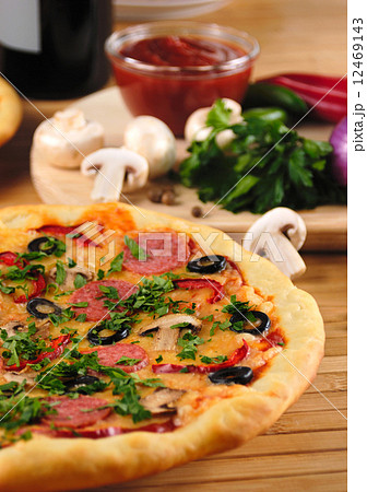 Pepperoni pizza Pepperoni pizza 12469143