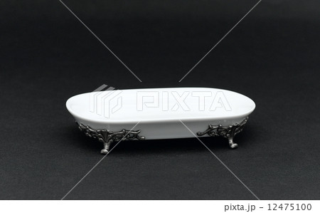 small tray decorated by pewter 12475100