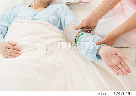 在宅 訪問 介護イメージ 12476490