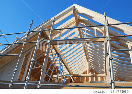 施工中の屋根 12477699