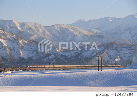 冬・晴天の浦佐付近を行く上越新幹線E4系 12477894