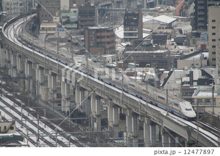 残雪を行く上越新幹線E4系（旧塗装・16両編成） 12477897